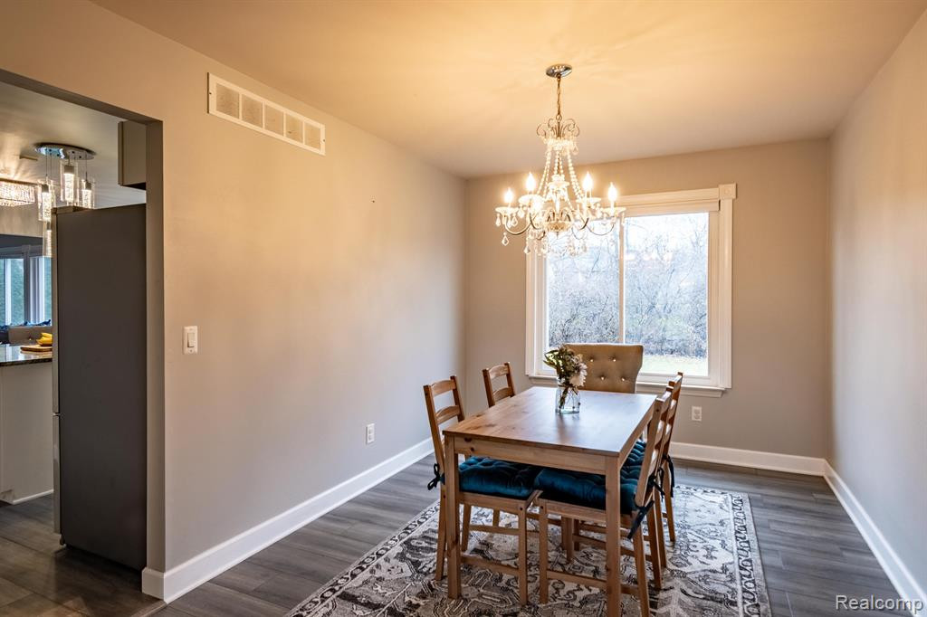 44174 STONEBRIDGE Drive, Van Buren, MI 48111 — Photo 9