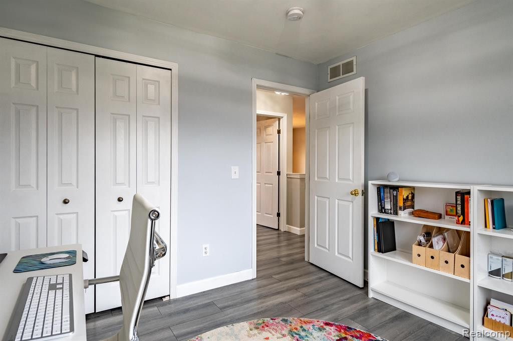 44174 STONEBRIDGE Drive, Van Buren, MI 48111 — Photo 24