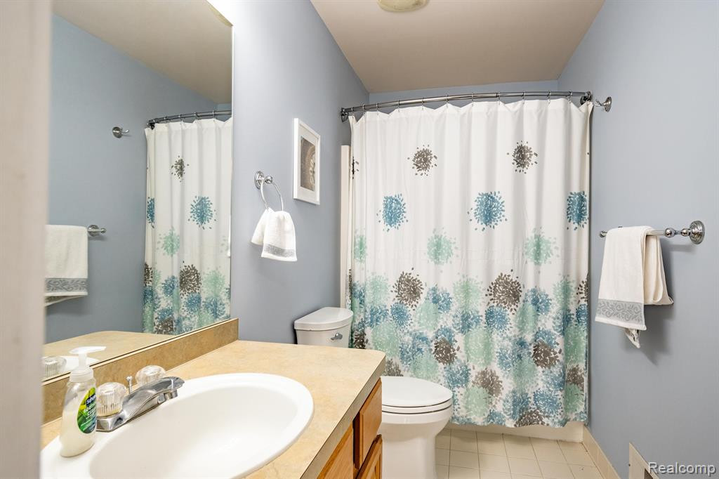 44174 STONEBRIDGE Drive, Van Buren, MI 48111 — Photo 26