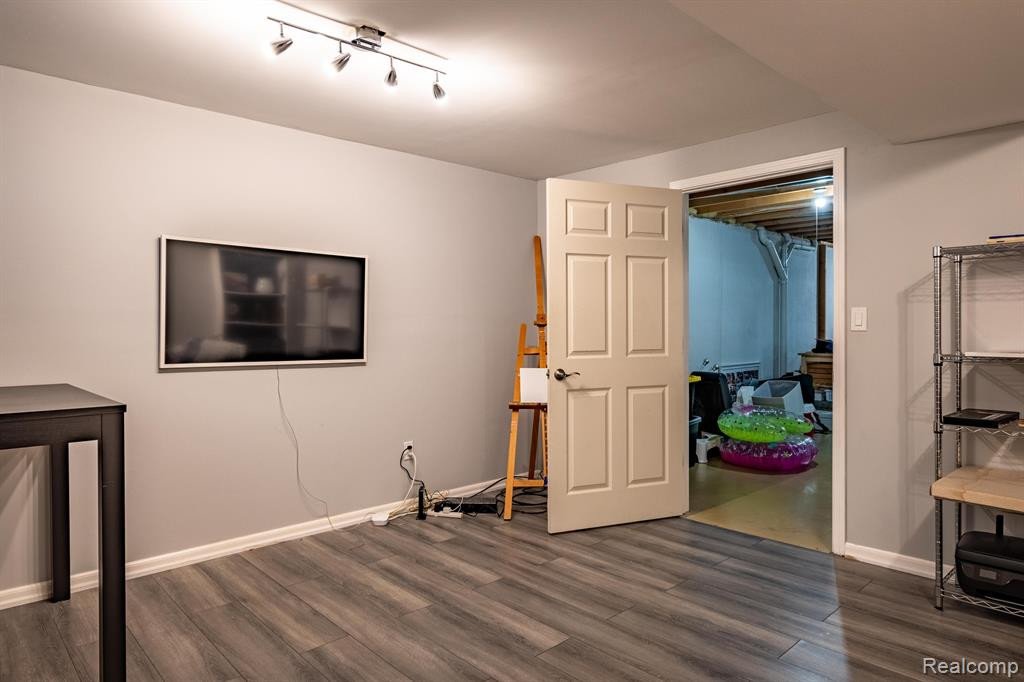 44174 STONEBRIDGE Drive, Van Buren, MI 48111 — Photo 38