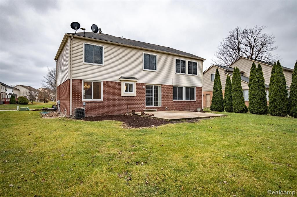 44174 STONEBRIDGE Drive, Van Buren, MI 48111 — Photo 40