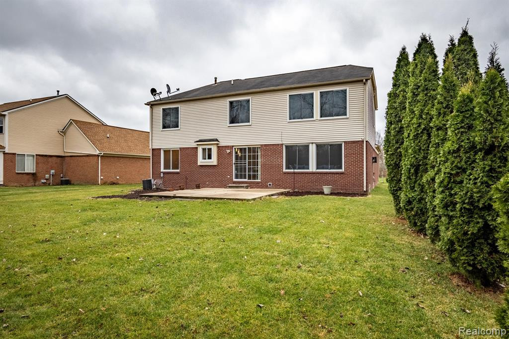 44174 STONEBRIDGE Drive, Van Buren, MI 48111 — Photo 41