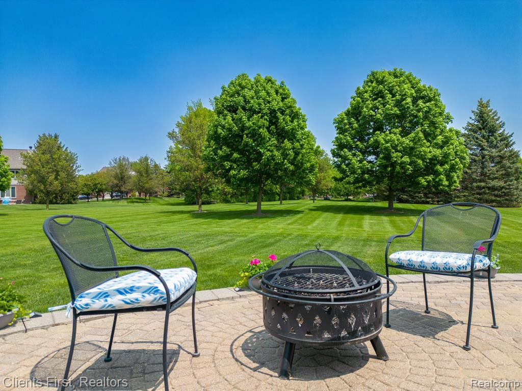 465 TORRINGTON Drive W, Canton, MI 48188 — Photo 5