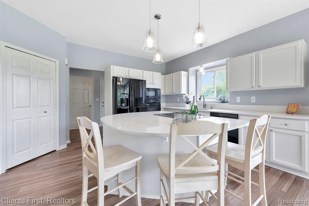 465 TORRINGTON Drive W, Canton, MI 48188 — Photo 19