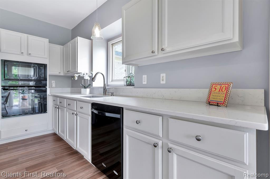 465 TORRINGTON Drive W, Canton, MI 48188 — Photo 24