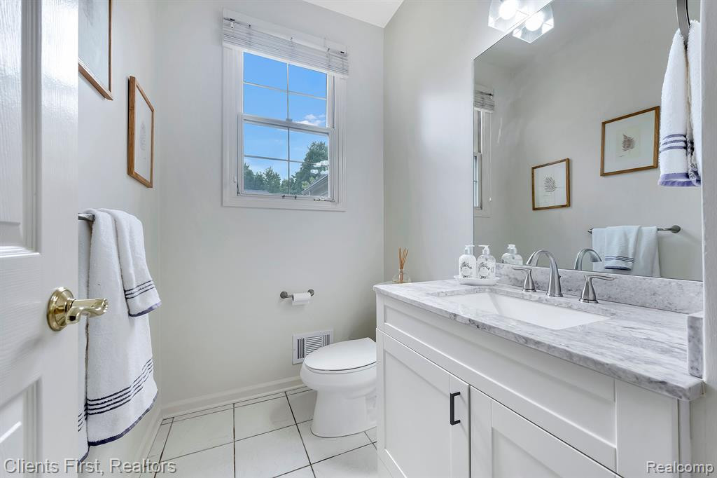 465 TORRINGTON Drive W, Canton, MI 48188 — Photo 33