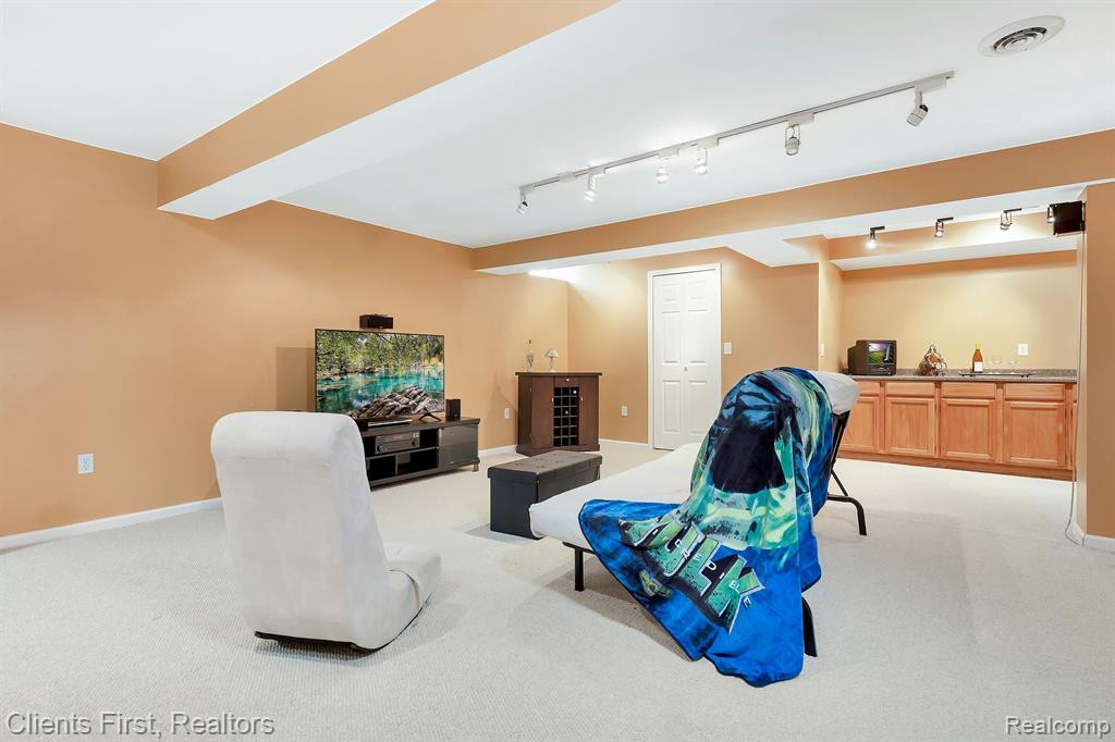 465 TORRINGTON Drive W, Canton, MI 48188 — Photo 55