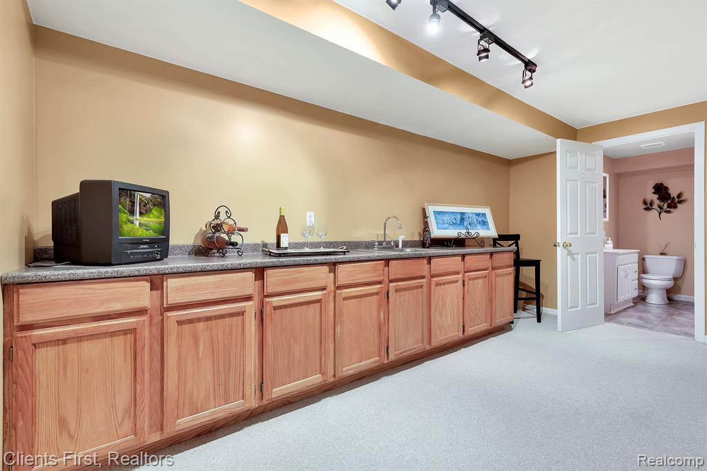 465 TORRINGTON Drive W, Canton, MI 48188 — Photo 58