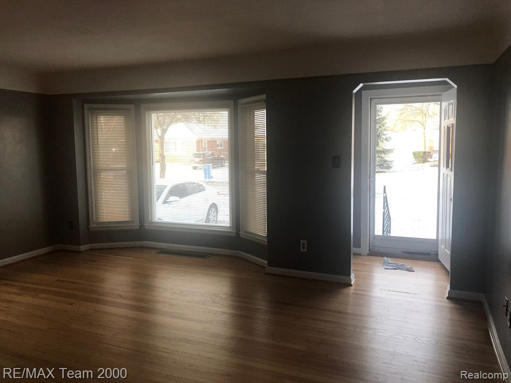 8306 GRAYFIELD Street, Dearborn Heights, MI 48127 — Photo 4