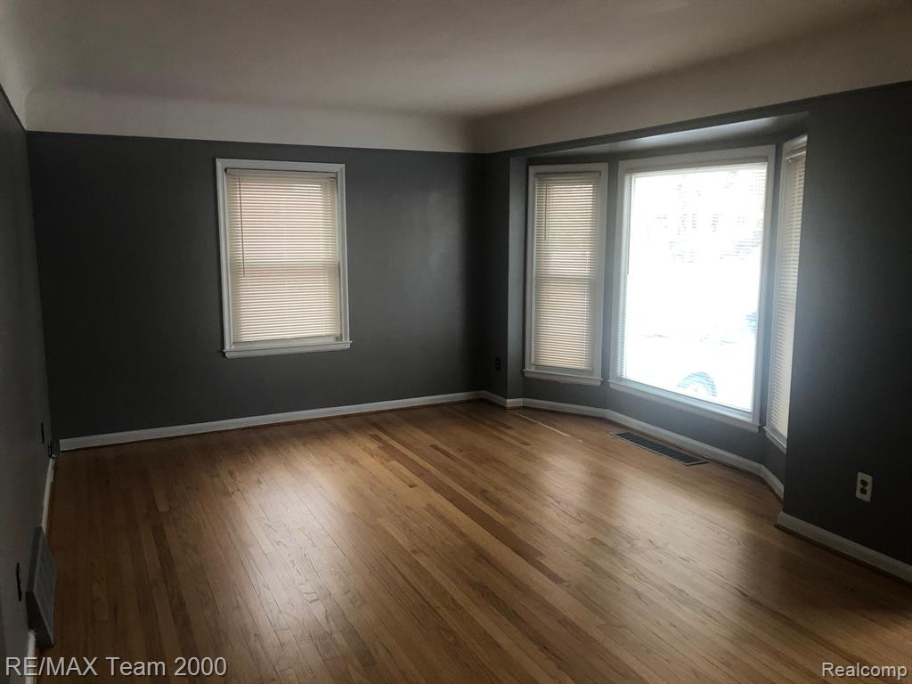 8306 GRAYFIELD Street, Dearborn Heights, MI 48127 — Photo 5
