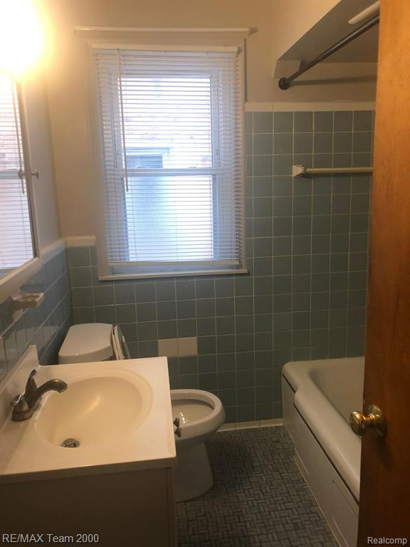 8306 GRAYFIELD Street, Dearborn Heights, MI 48127 — Photo 12