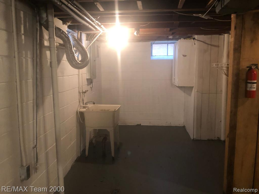 8306 GRAYFIELD Street, Dearborn Heights, MI 48127 — Photo 23