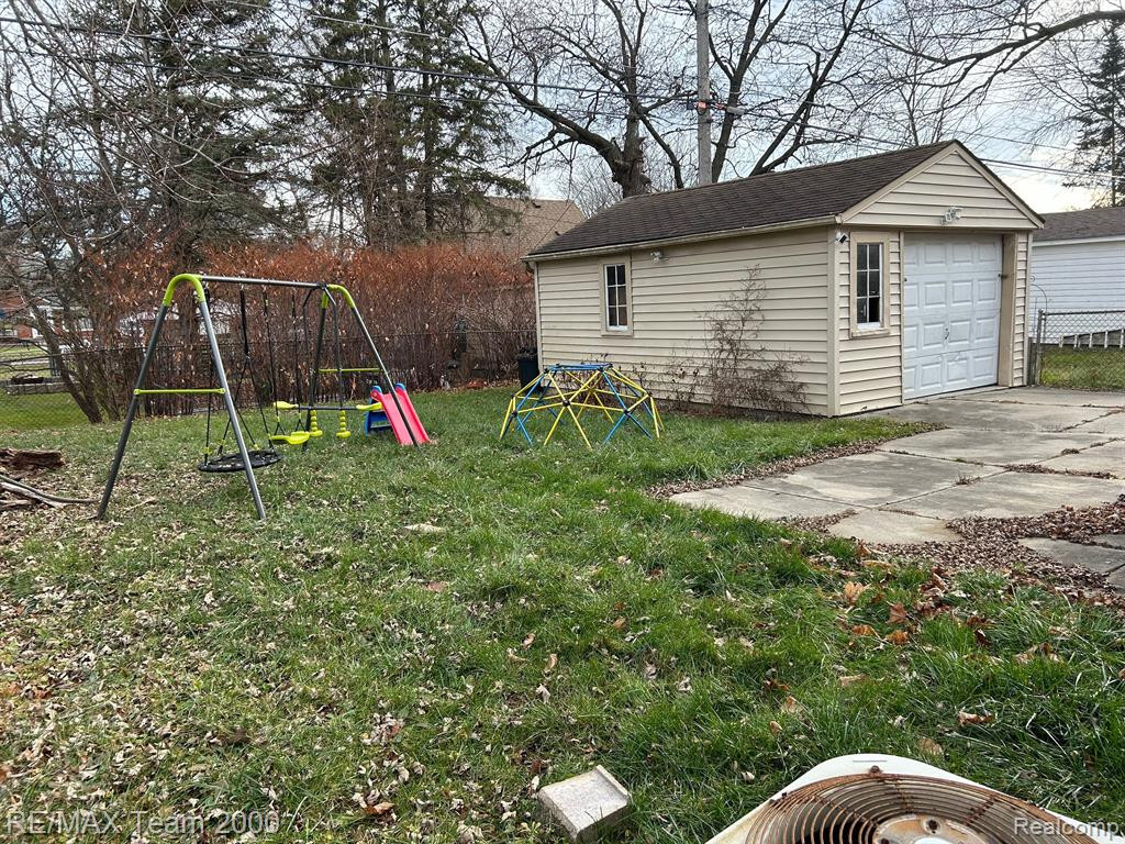 8306 GRAYFIELD Street, Dearborn Heights, MI 48127 — Photo 25