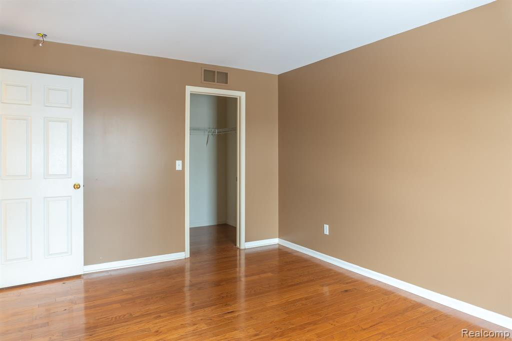 12202 CHESAPEAKE Circle, Walled Lake, MI 48390 — Photo 19