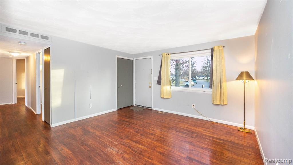 12 METROVIEW Court, Ann Arbor, MI 48108 — Photo 2