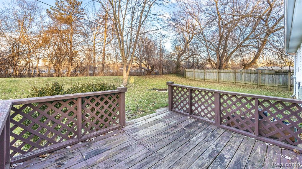 12 METROVIEW Court, Ann Arbor, MI 48108 — Photo 14