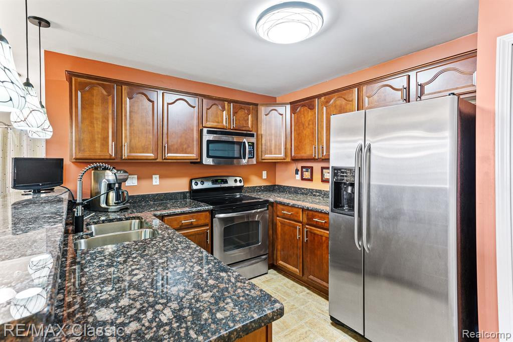 31102 Alexa Drive, Walled Lake, MI 48390 — Photo 11