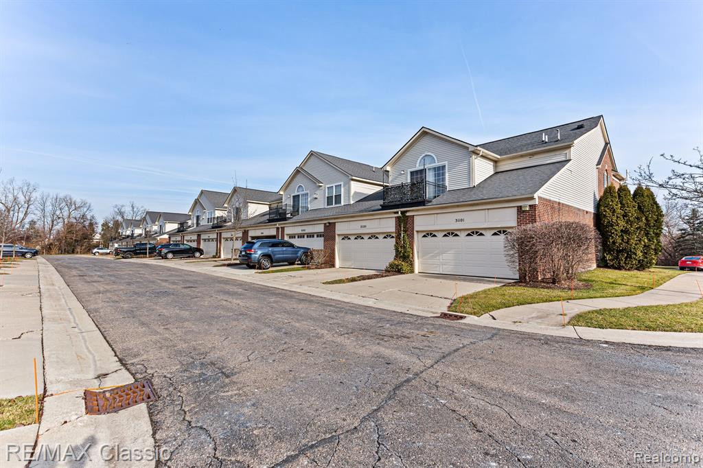 31102 Alexa Drive, Walled Lake, MI 48390 — Photo 32