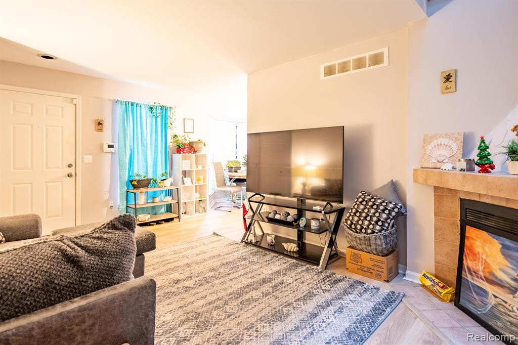 31107 COUNTRY, Farmington Hills, MI 48331 — Photo 4