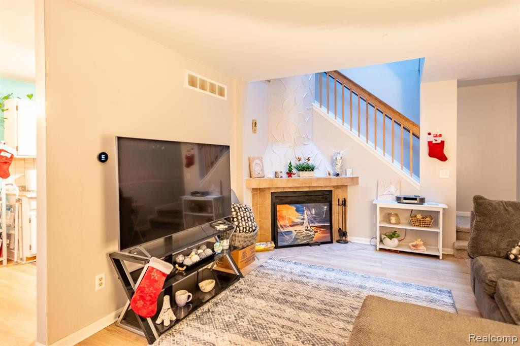 31107 COUNTRY, Farmington Hills, MI 48331 — Photo 6