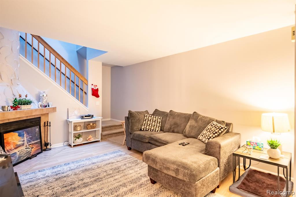 31107 COUNTRY, Farmington Hills, MI 48331 — Photo 7