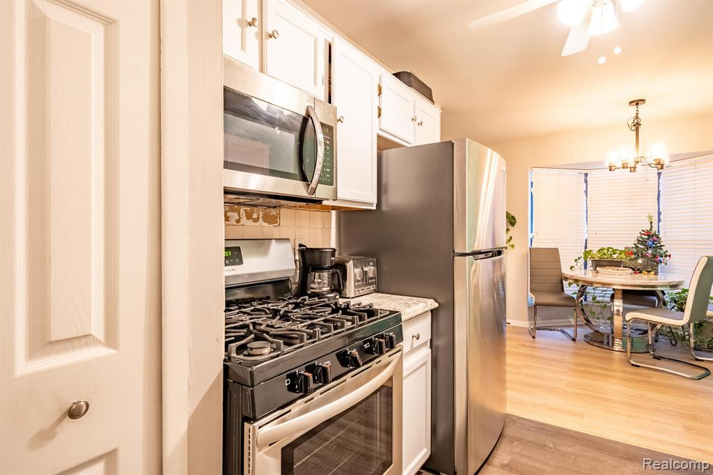 31107 COUNTRY, Farmington Hills, MI 48331 — Photo 11