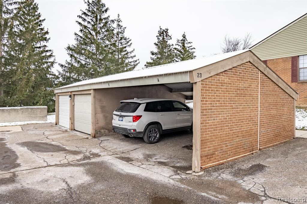 31107 COUNTRY, Farmington Hills, MI 48331 — Photo 22