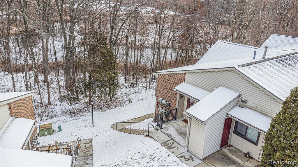 396 SPRING BROOKE Drive, Brighton, MI 48116 — Photo 2