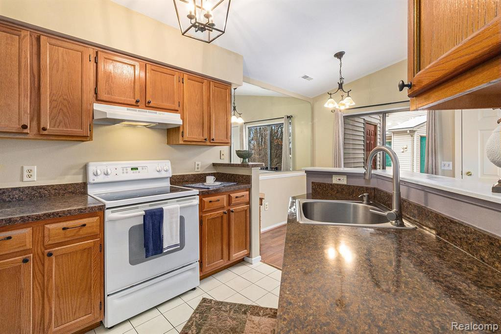 396 SPRING BROOKE Drive, Brighton, MI 48116 — Photo 5