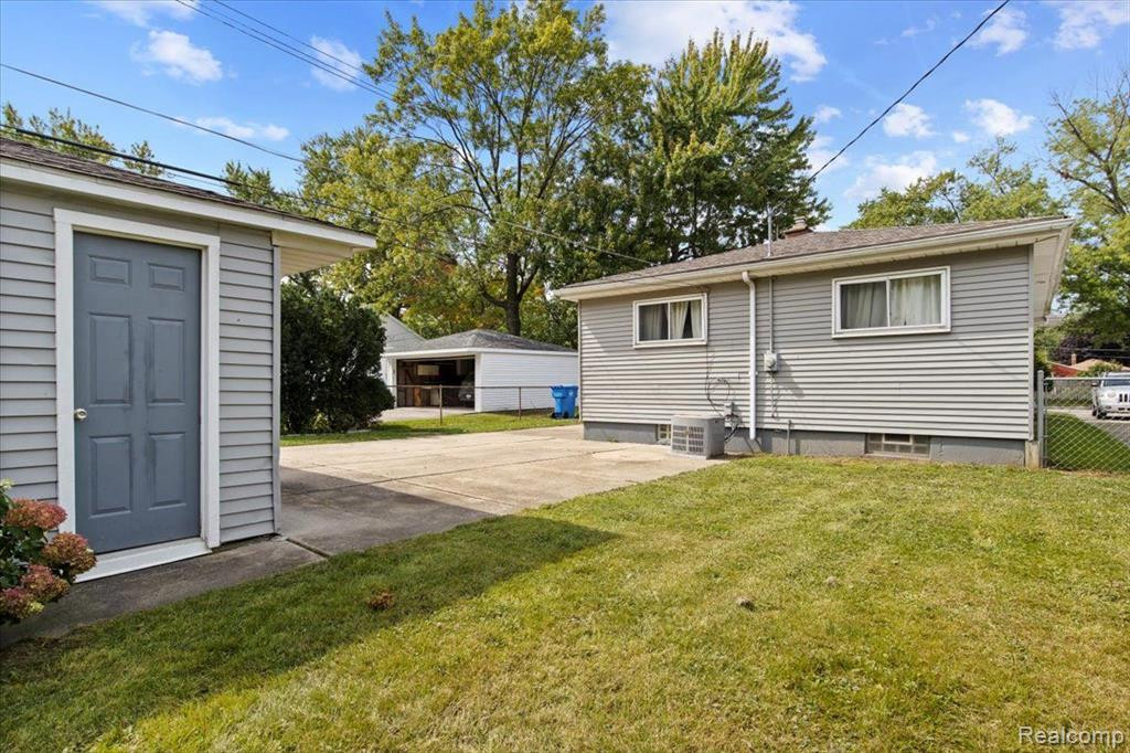 5009 CAMPBELL Street, Dearborn Heights, MI 48125 — Photo 6