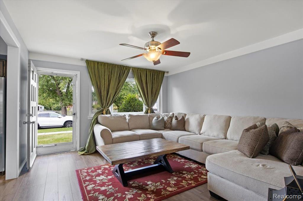 5009 CAMPBELL Street, Dearborn Heights, MI 48125 — Photo 9