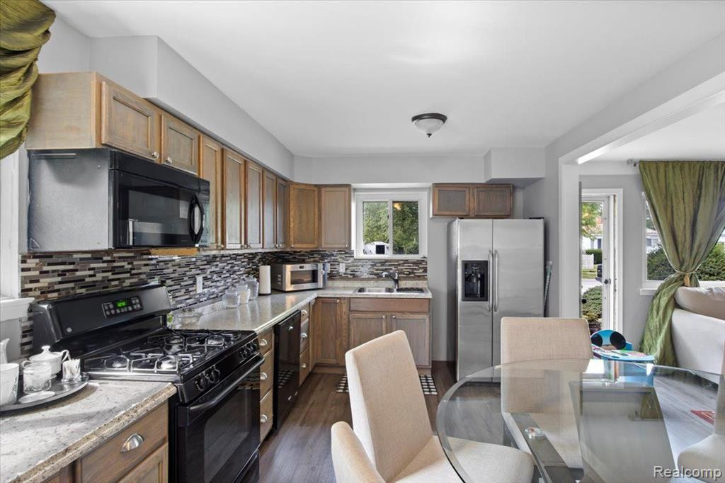 5009 CAMPBELL Street, Dearborn Heights, MI 48125 — Photo 10