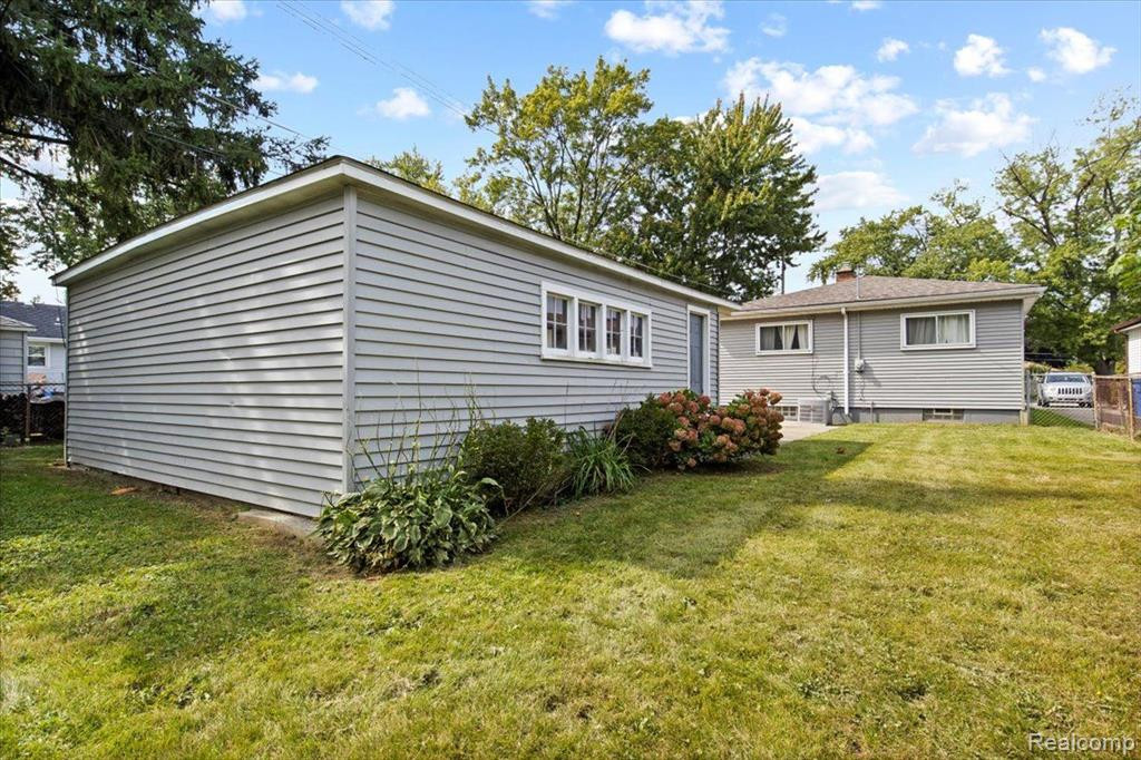5009 CAMPBELL Street, Dearborn Heights, MI 48125 — Photo 16