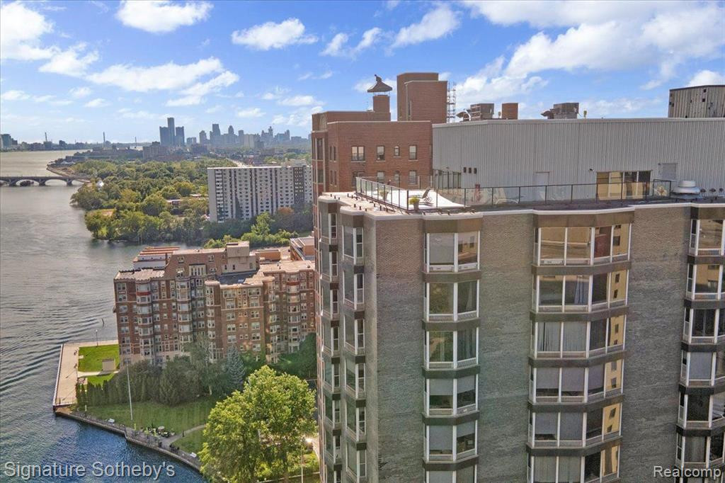 8200 E JEFFERSON Avenue, 509, Detroit, MI 48214 — Photo 2