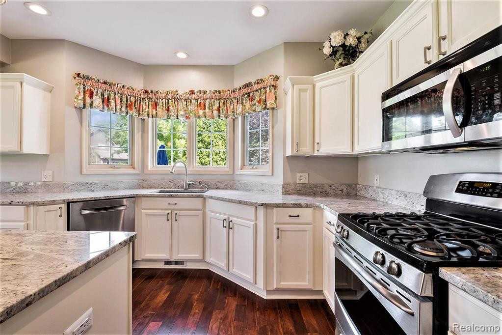4404 SAINT ANDREWS Street, Howell, MI 48843 — Photo 16