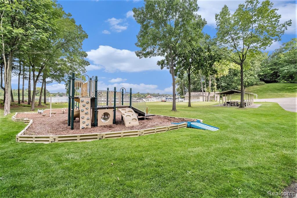 4404 SAINT ANDREWS Street, Howell, MI 48843 — Photo 48