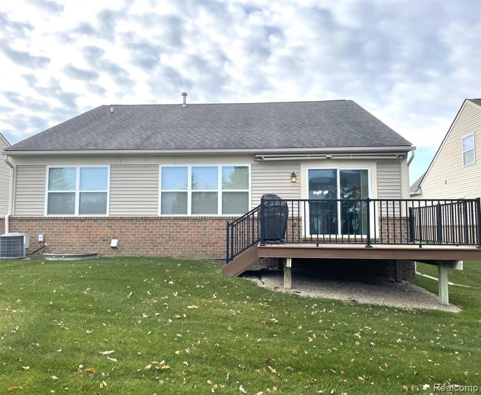 1078 PADDOCK Drive, South Lyon, MI 48178 — Photo 2