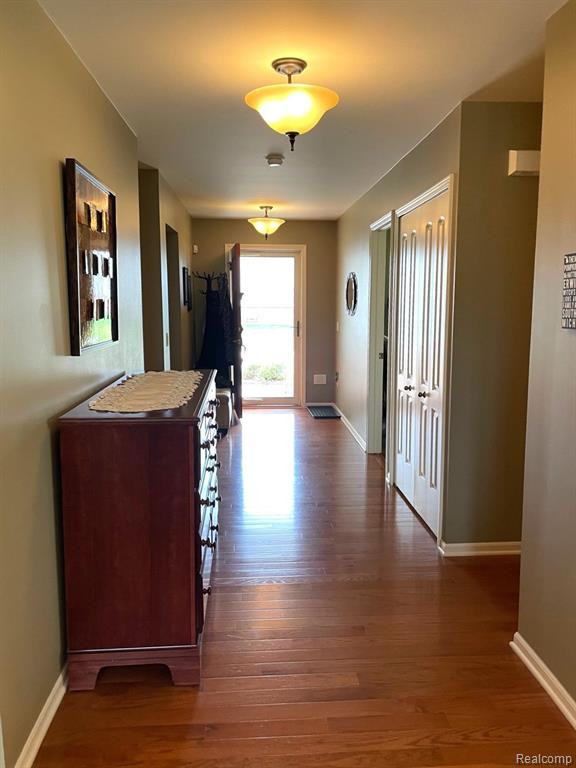 1078 PADDOCK Drive, South Lyon, MI 48178 — Photo 3