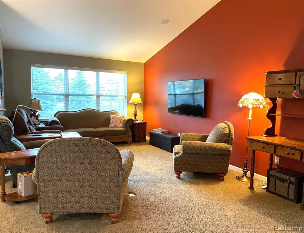 1078 PADDOCK Drive, South Lyon, MI 48178 — Photo 4