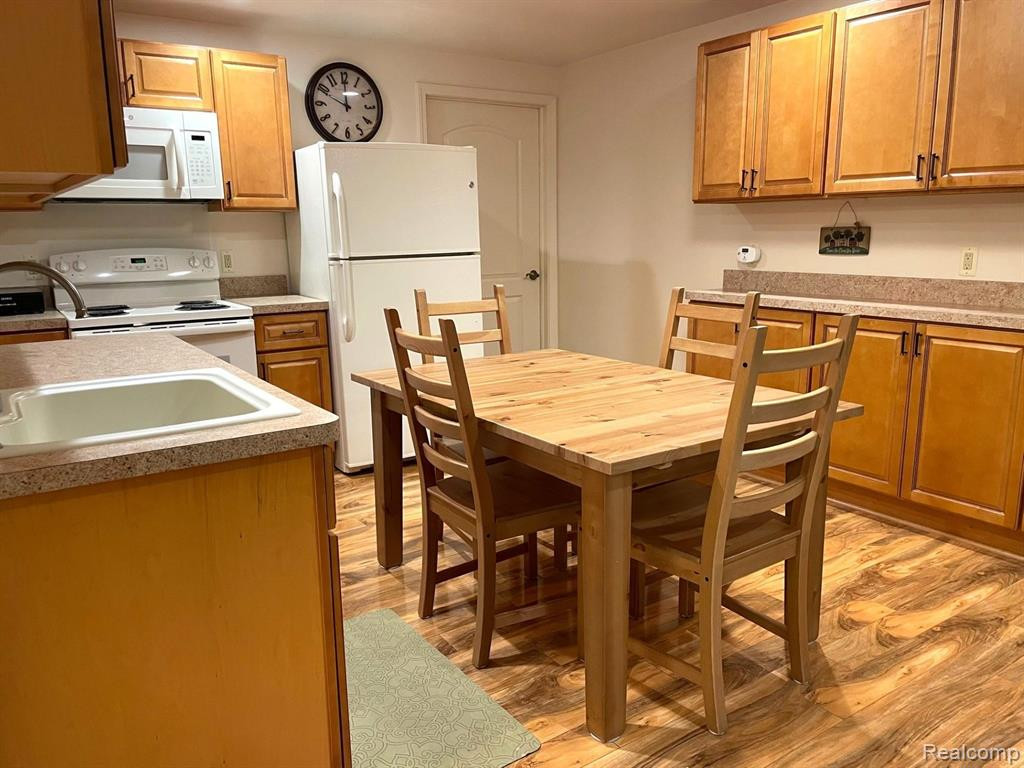 1078 PADDOCK Drive, South Lyon, MI 48178 — Photo 12