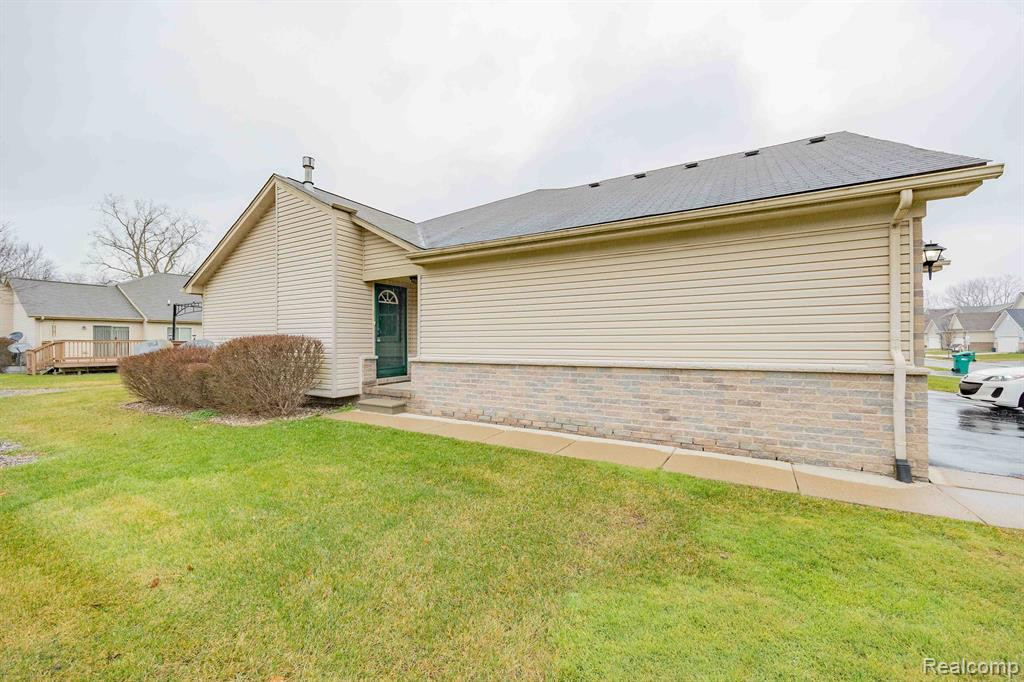 17322 S LUCILLE Circle, New Boston, MI 48164 — Photo 2