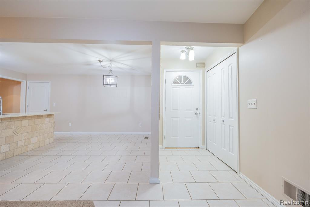 17322 S LUCILLE Circle, New Boston, MI 48164 — Photo 7