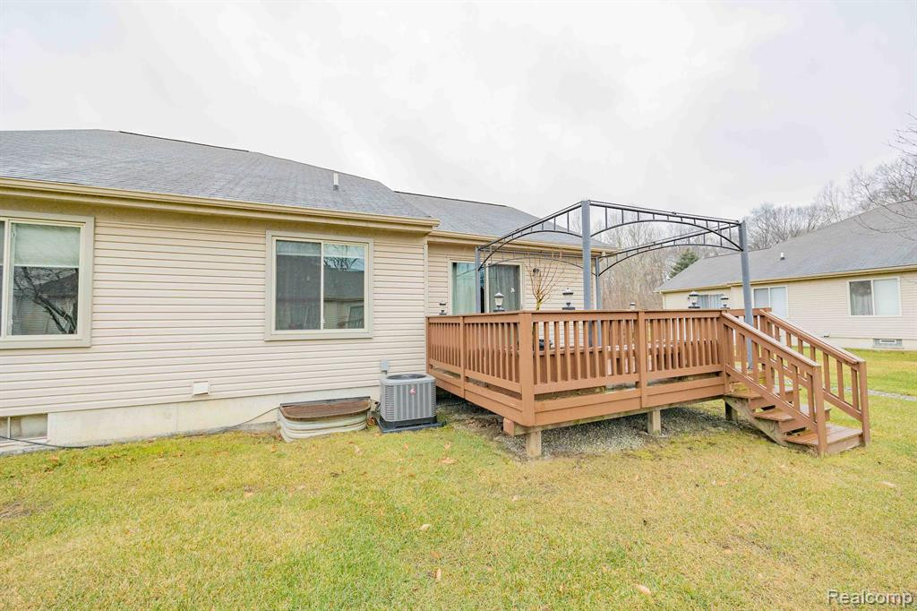 17322 S LUCILLE Circle, New Boston, MI 48164 — Photo 41