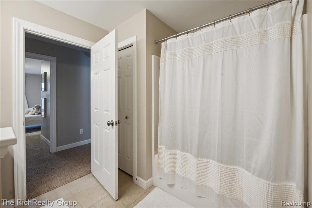 7677 WOODBROOK Road, Ann Arbor, MI 48103 — Photo 24