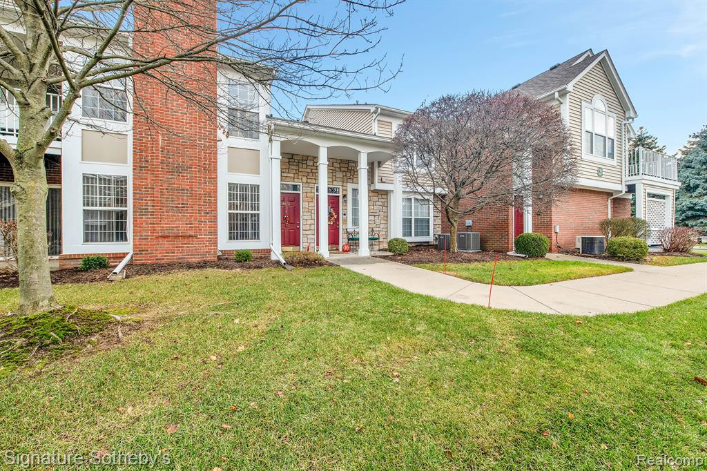 4482 BERKSHIRE Drive, Sterling Heights, MI 48314 — Photo 2