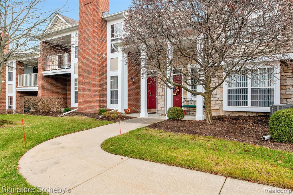 4482 BERKSHIRE Drive, Sterling Heights, MI 48314 — Photo 3