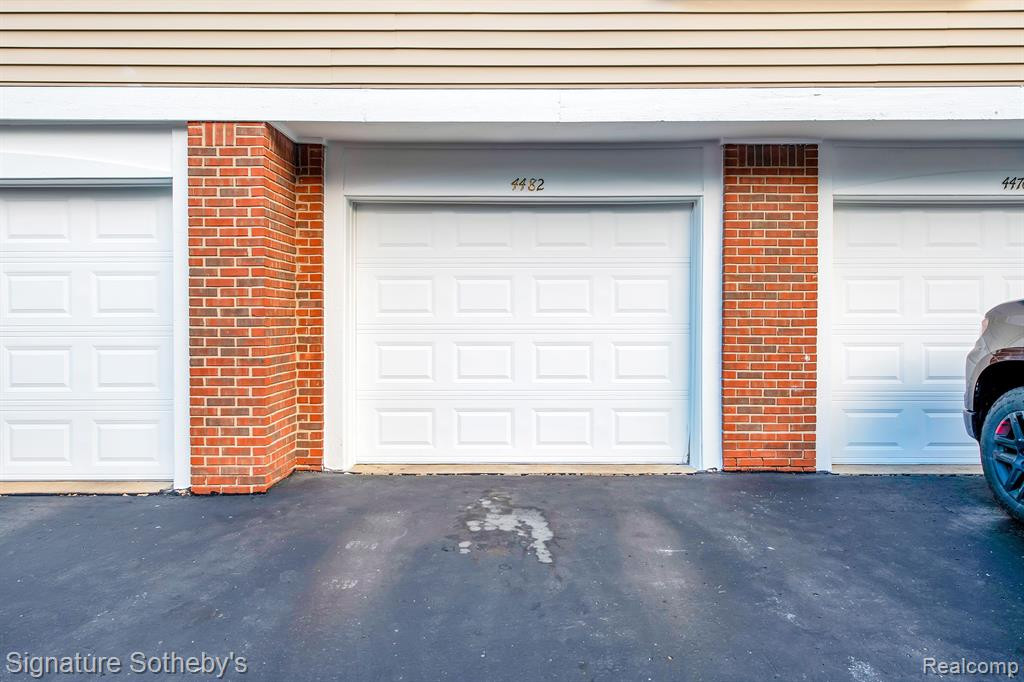 4482 BERKSHIRE Drive, Sterling Heights, MI 48314 — Photo 4