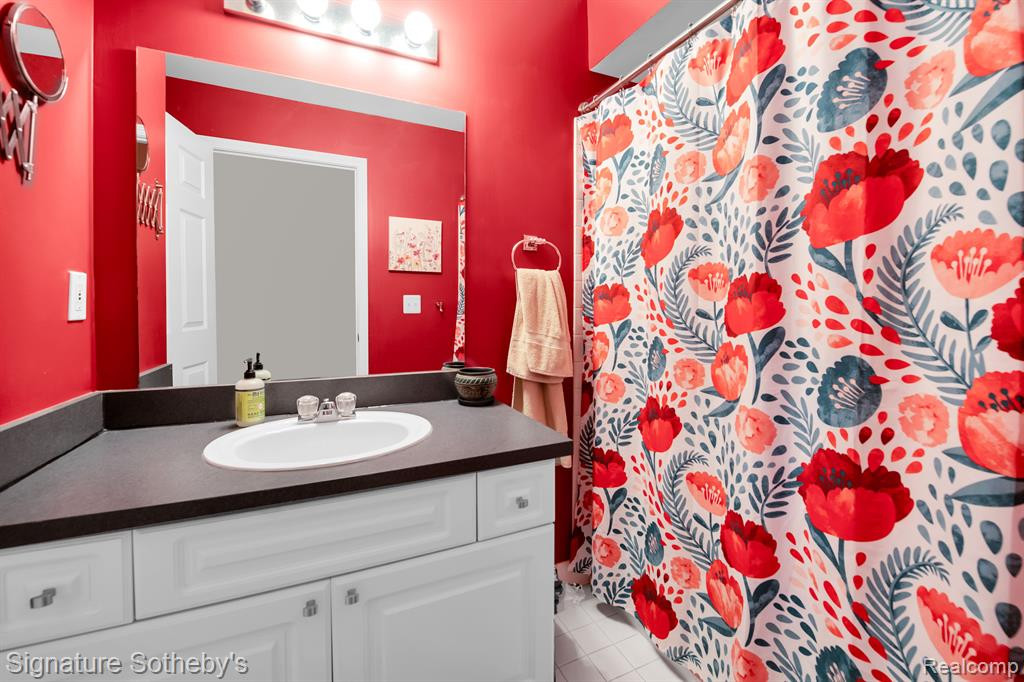 4482 BERKSHIRE Drive, Sterling Heights, MI 48314 — Photo 17