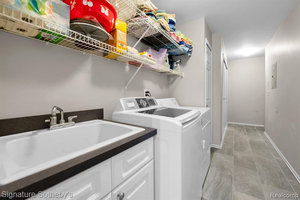 4482 BERKSHIRE Drive, Sterling Heights, MI 48314 — Photo 18