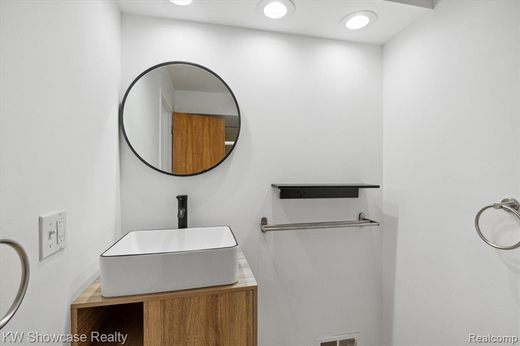 14 Westbury Court, Ann Arbor, MI 48105 — Photo 18